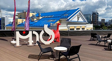 Веранда с рестораном, на крыше Торгового Центра Веранда с рестораном, на крыше Торгового Центра